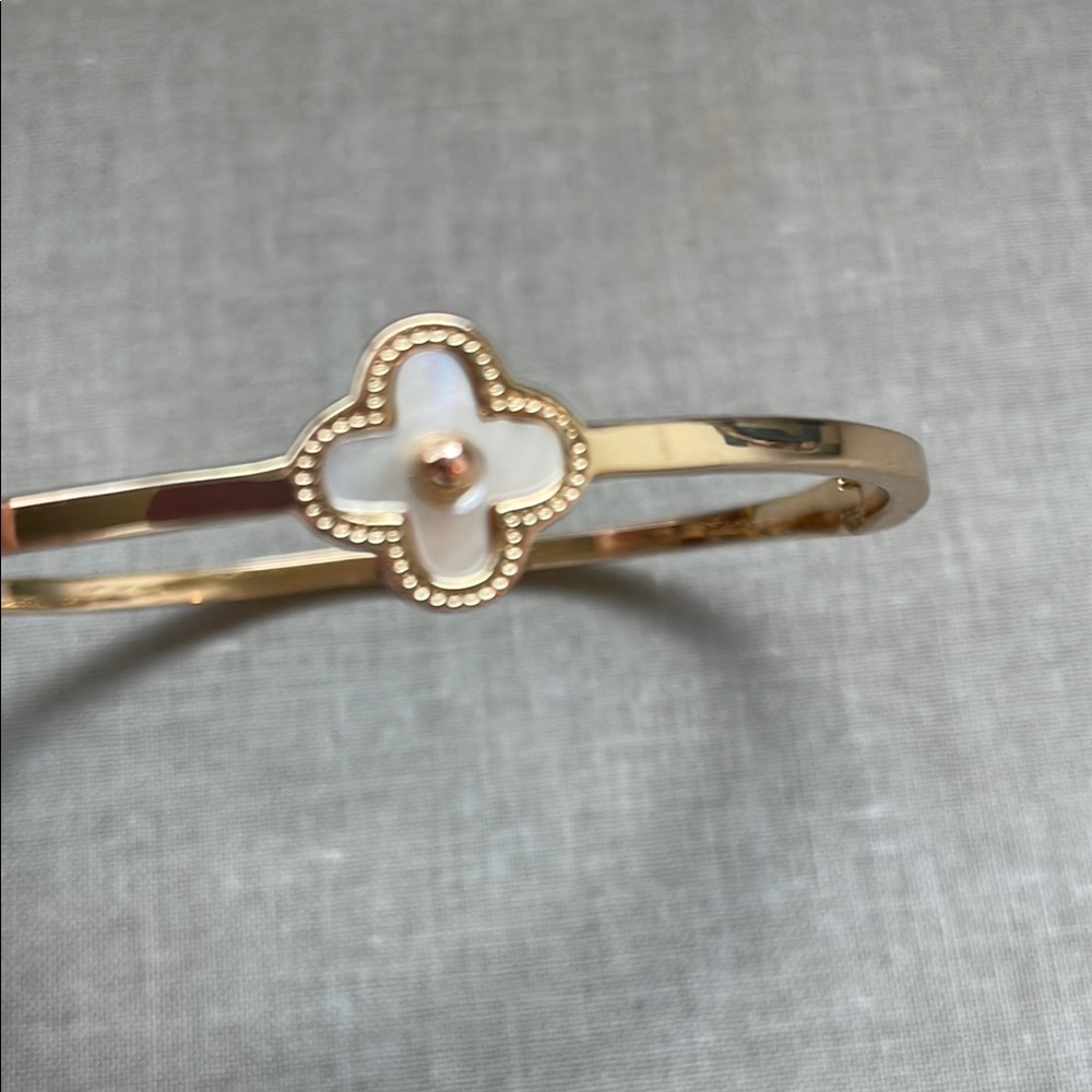 Clover Bracelet Bangle - Picture 2 of 9